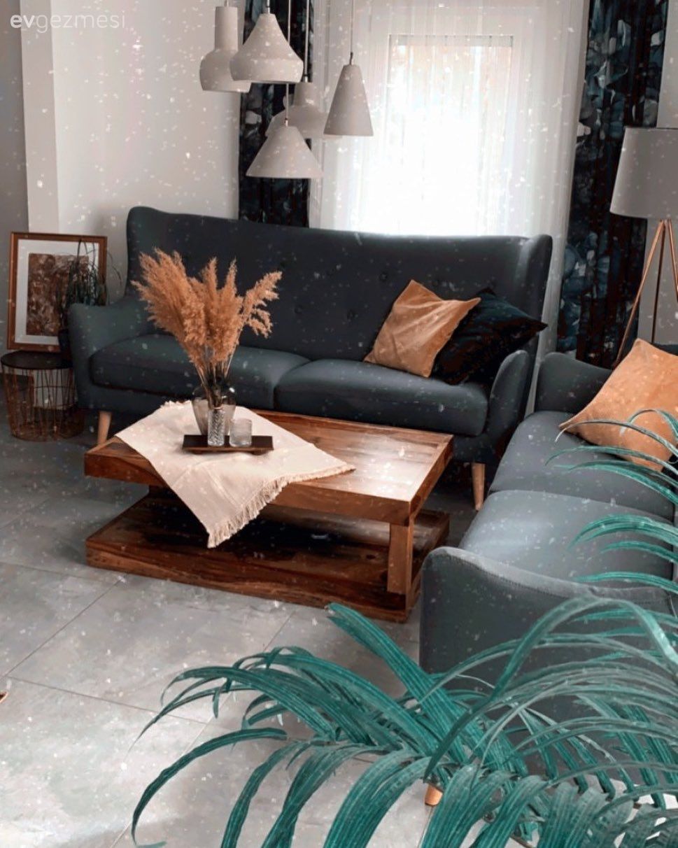 Salon, Bohem Dekorasyon, Yeşil, Somon Rengi, Ahşap Mobilya, Kahverengi, Kırlent, Ev tekstili, Koltuk takımı, Orta sehpa, Sehpa, Vazo, Ev Aksesuar, Pampas otu, Avize, Aydınlatma