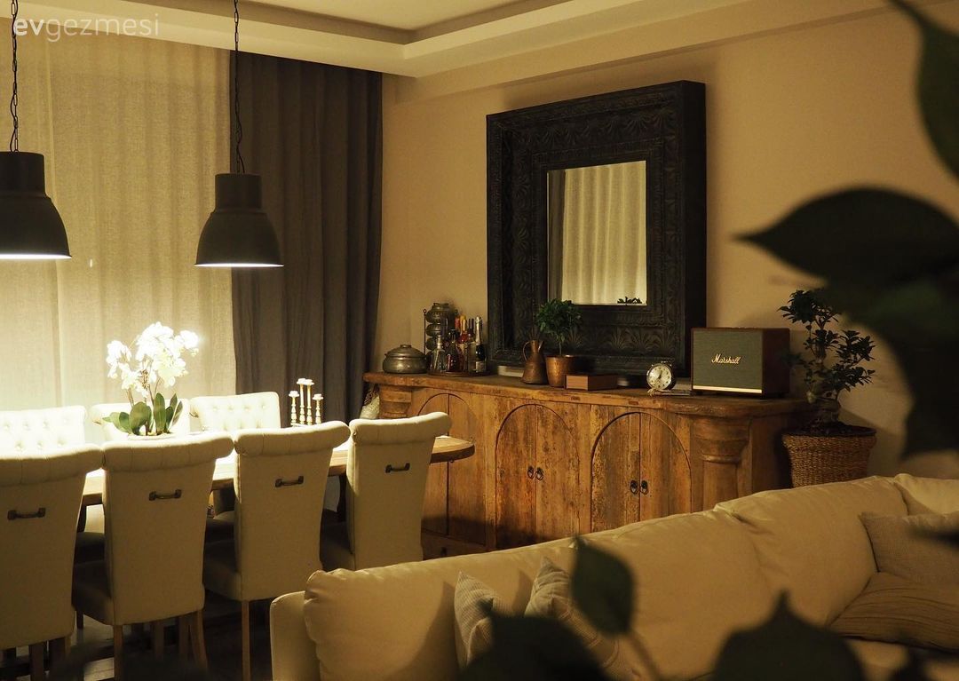 Beyaz, Siyah, Ahşap Mobilya, Sarkıt, Aydınlatma, Sandalye, Yemek masası, Konsol, Konsol üzeri dekoratif objeleri