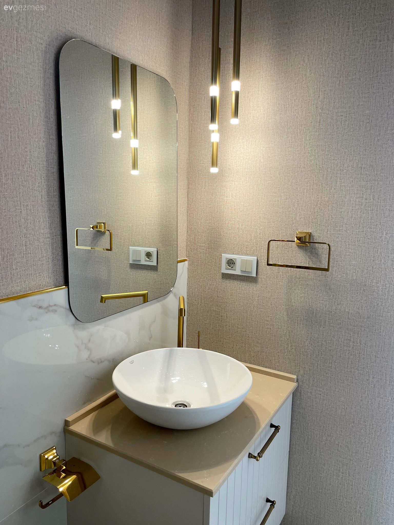 Bu Mutfak ve Banyo Küçük Alanlar İçin İyi Fikirler Veriyor