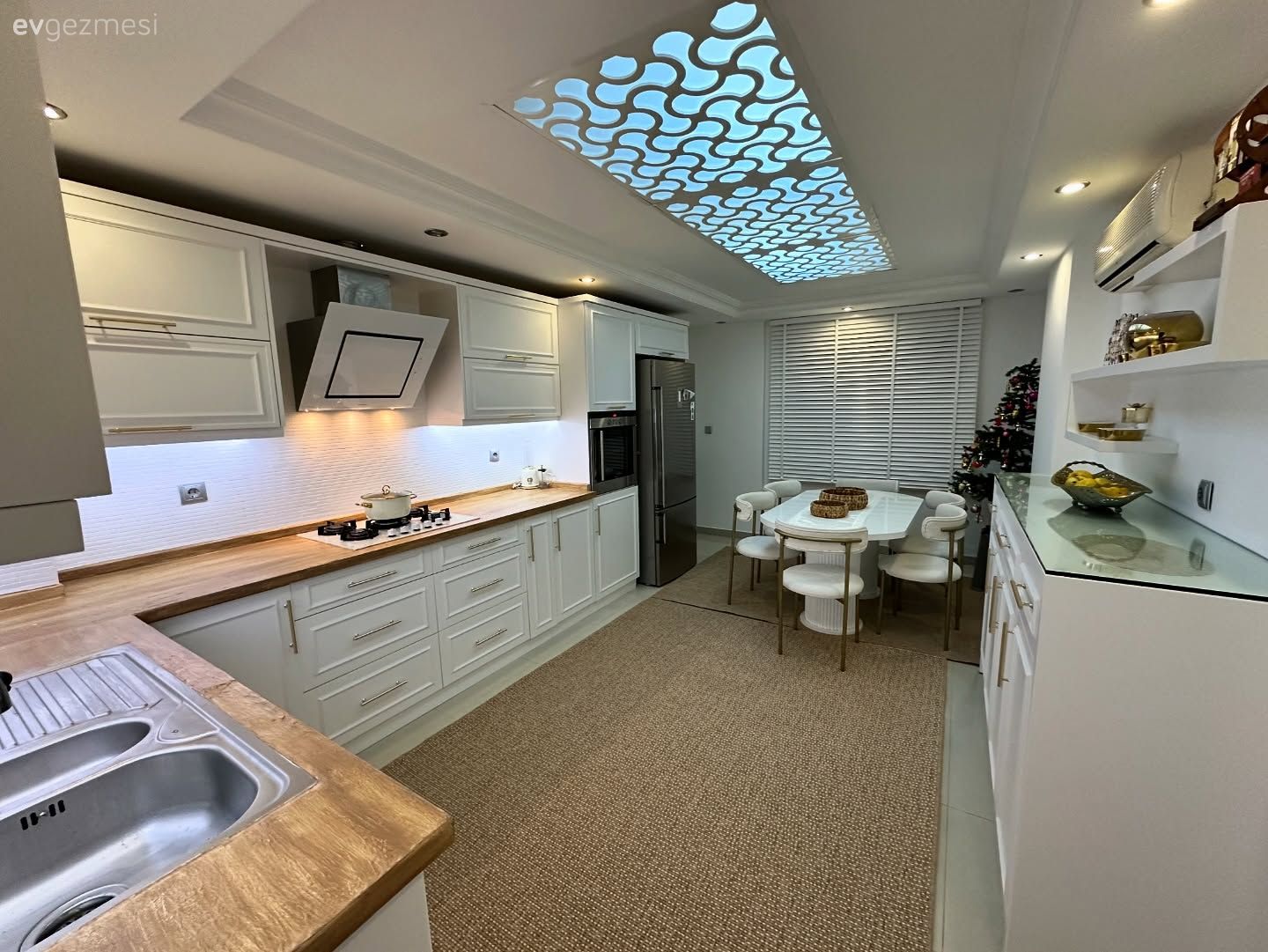 Yeni Haliyle Dikkatleri Üstüne Çekmeye Başlayan Mutfak