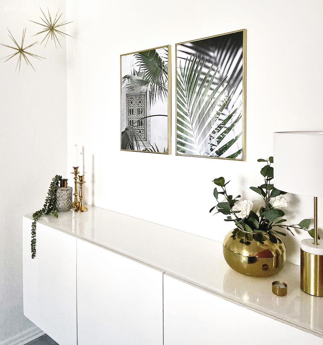 Konsol, Konsol üzeri dekoratif objeleri, Beyaz, Vazo, Ev Aksesuar, Çiçekler, Altın, Tablo, Duvar dekorasyonu