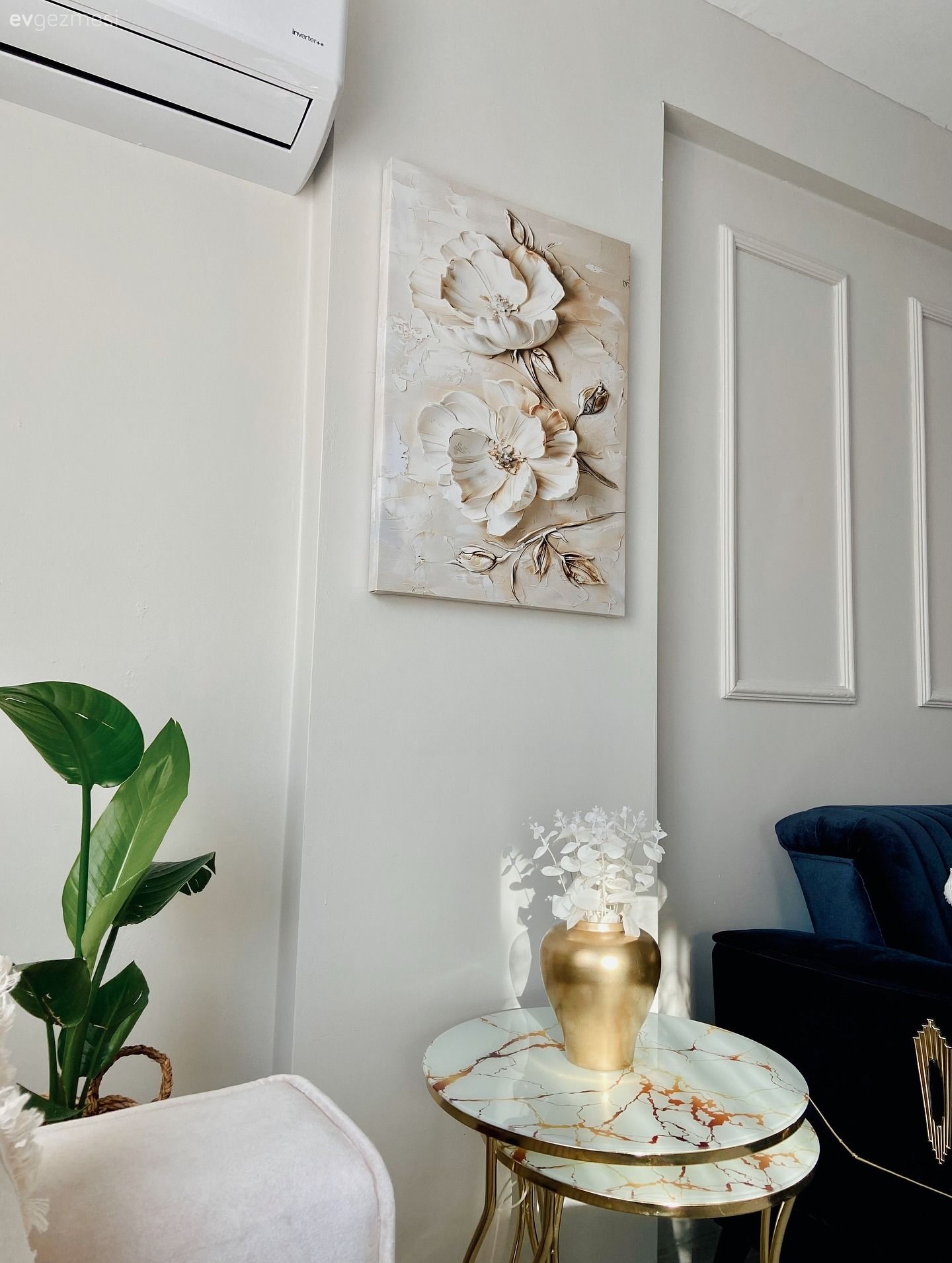 Lacivert ve Krem Uyumu Bu Evin Karakterini Belirleyen Detay