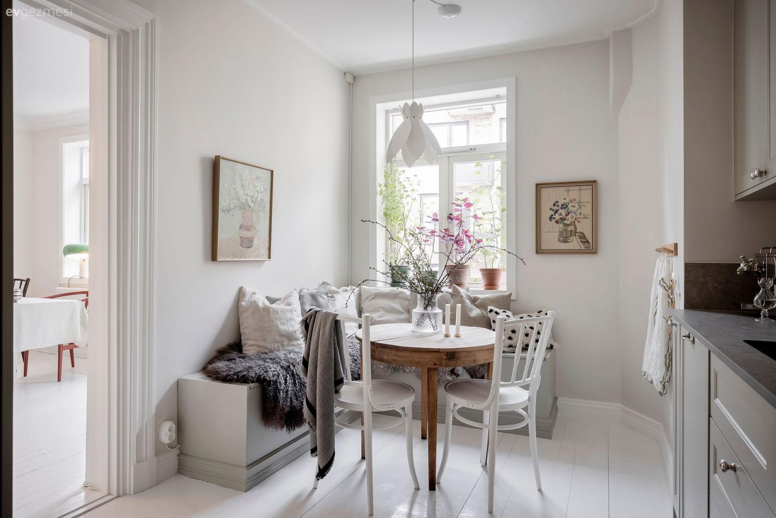 Mutfakların En Keyifli Köşeleri: Mutfak Sedirleri ile Dekorasyon