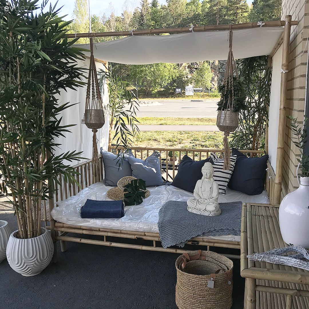 Bahçe, Hasır, Bahçe oturma grubu, Kırlent, Ev tekstili, Beyaz, Hasır sepet, Mavi, Saksı, Ev bitkisi