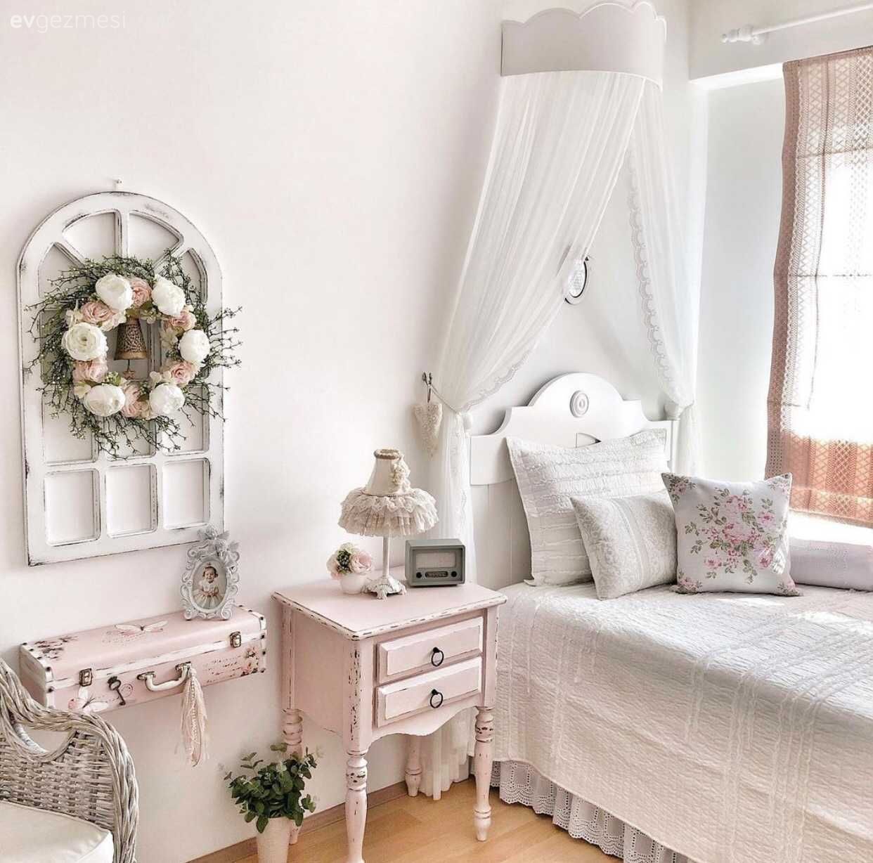 Çocuk Odası, Beyaz, Gri, Pudra pembe, Cibinlik, Tül perde, Perde, Fon perde, Dekoratif Objeler, Komodin, Kırlent, Ev tekstili