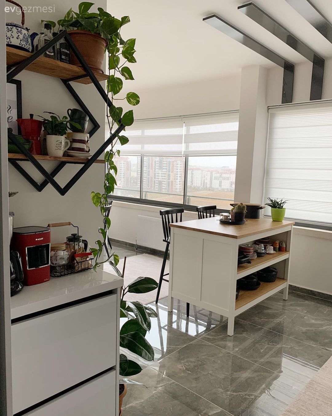 Sitemizde Yayınlanan Evlerden  40+ Mutfak Masası Örneği