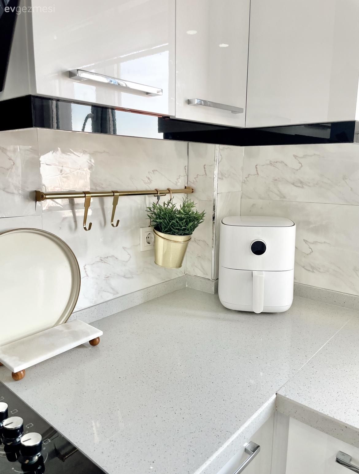 Mutfak, Mutfak tezgahı, Mutfak tezgah arası, Mutfak aksesuarları