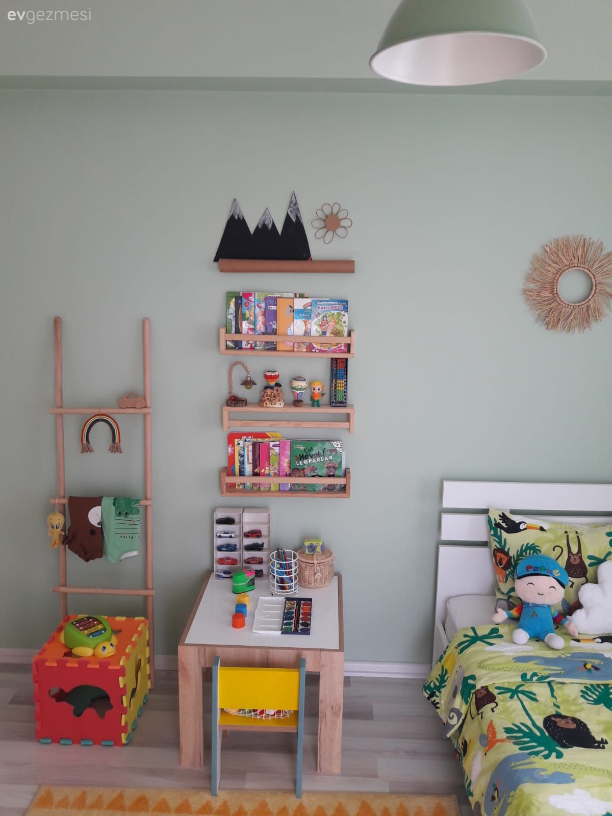 Bu Eklektik Evde Mekanın Sahibi Canlı Renkler!