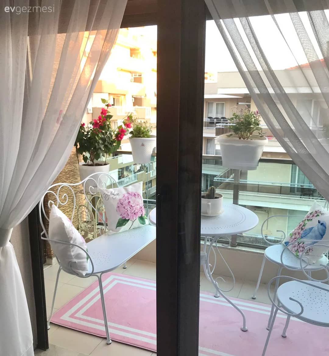 Ev Gezmesi: İzmir'den Konforlu ve Işıltılı Bir Dekor