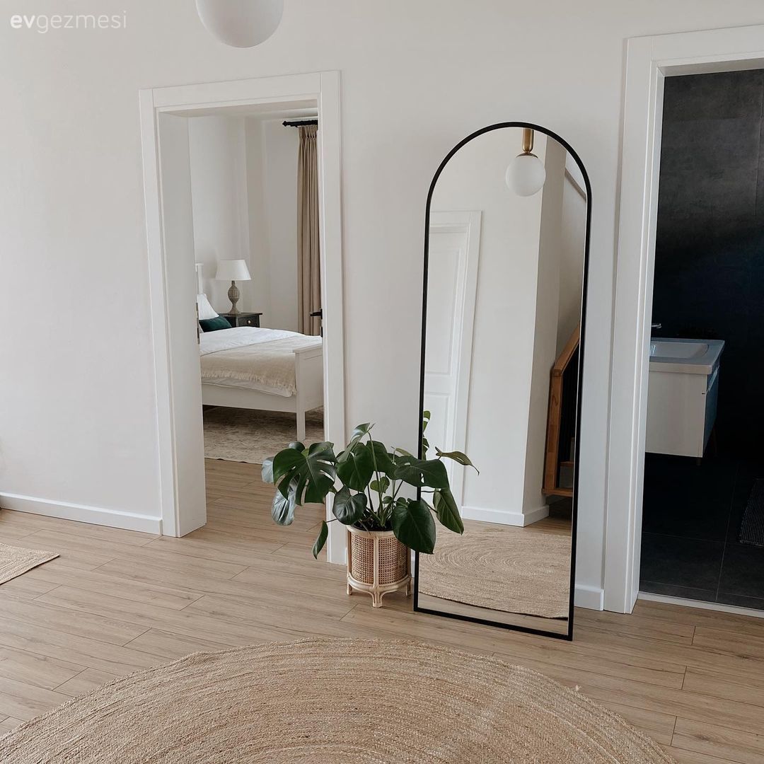 Merdiven, Dubleks evler, Boy aynası, Ayna, Jüt halı, Halı, Ev bitkisi, Saksı