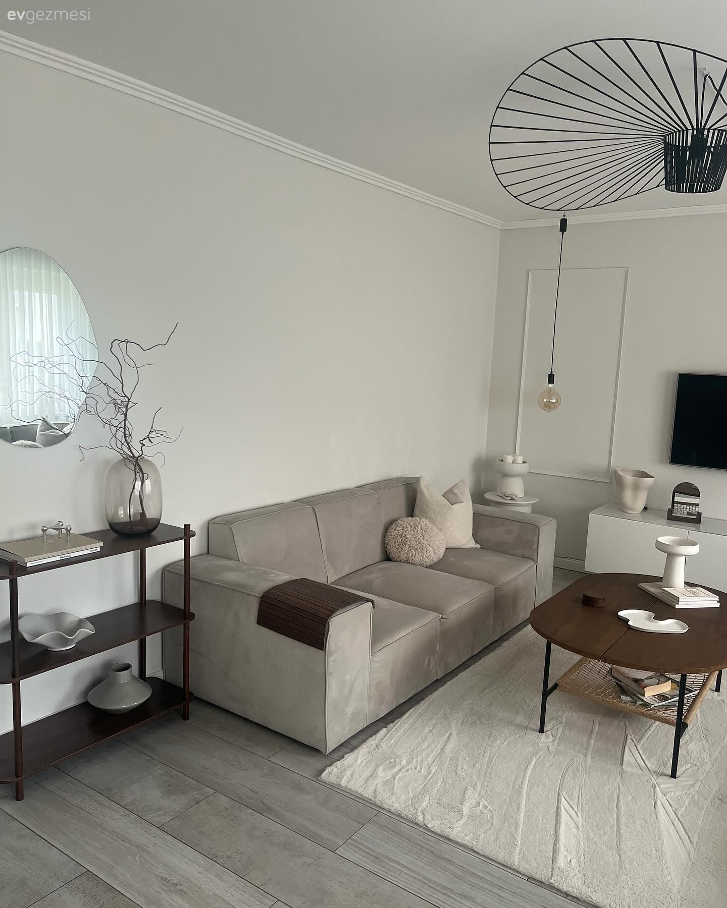 Salon, İskandinav, Beyaz, Bej, Krem, Koltuk takımı, Duvar çıtalama, Tv ünitesi, Tül perde, Perde, Halı, Salon halısı, Kırlent, Ev tekstili, Avize, Aydınlatma, Orta sehpa, Sehpa, Gri, Dresuar