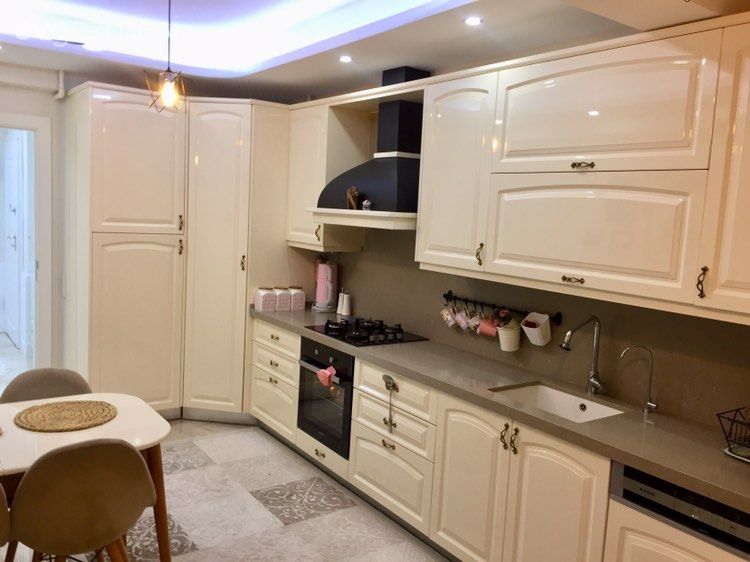 Bu  Sıcacık Mutfaktaki Yemeklerde Bir Tutam Mutluluk Var