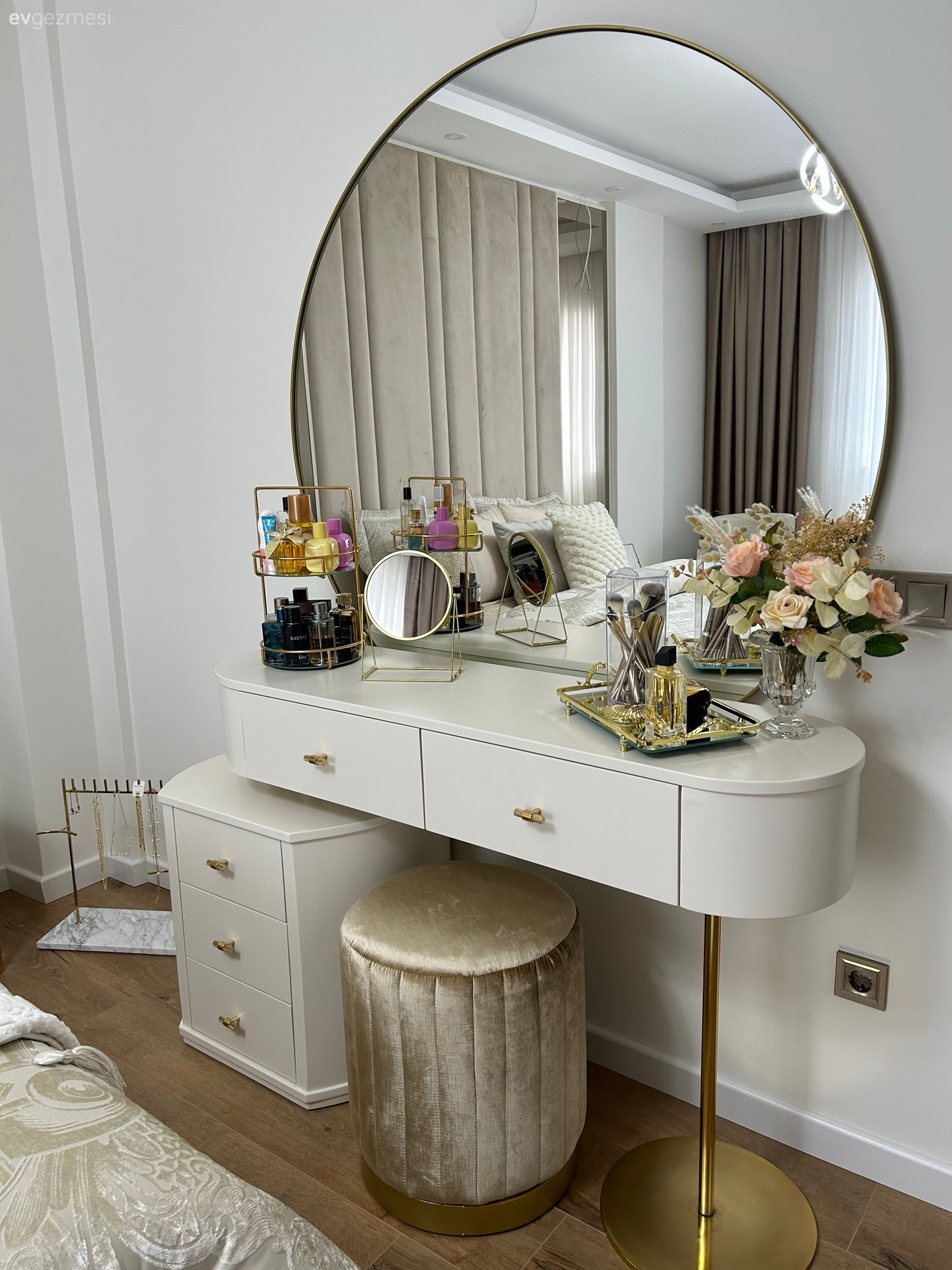 İzmir'deki Bu Evde Tamamlayıcı Parçalar Cazibe Kaynağı