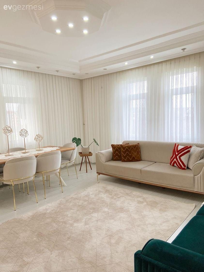 Salon, Modern, Beyaz, Yeşil, Koltuk takımı, Tül perde, Perde, Halı, Salon halısı, Kırlent, Ev tekstili, Tablo, Duvar dekorasyonu, Ev bitkisi, Dekoratif Objeler, Spot aydınlatma, Aydınlatma, Bej, Krem, Sandalye, Yemek masası