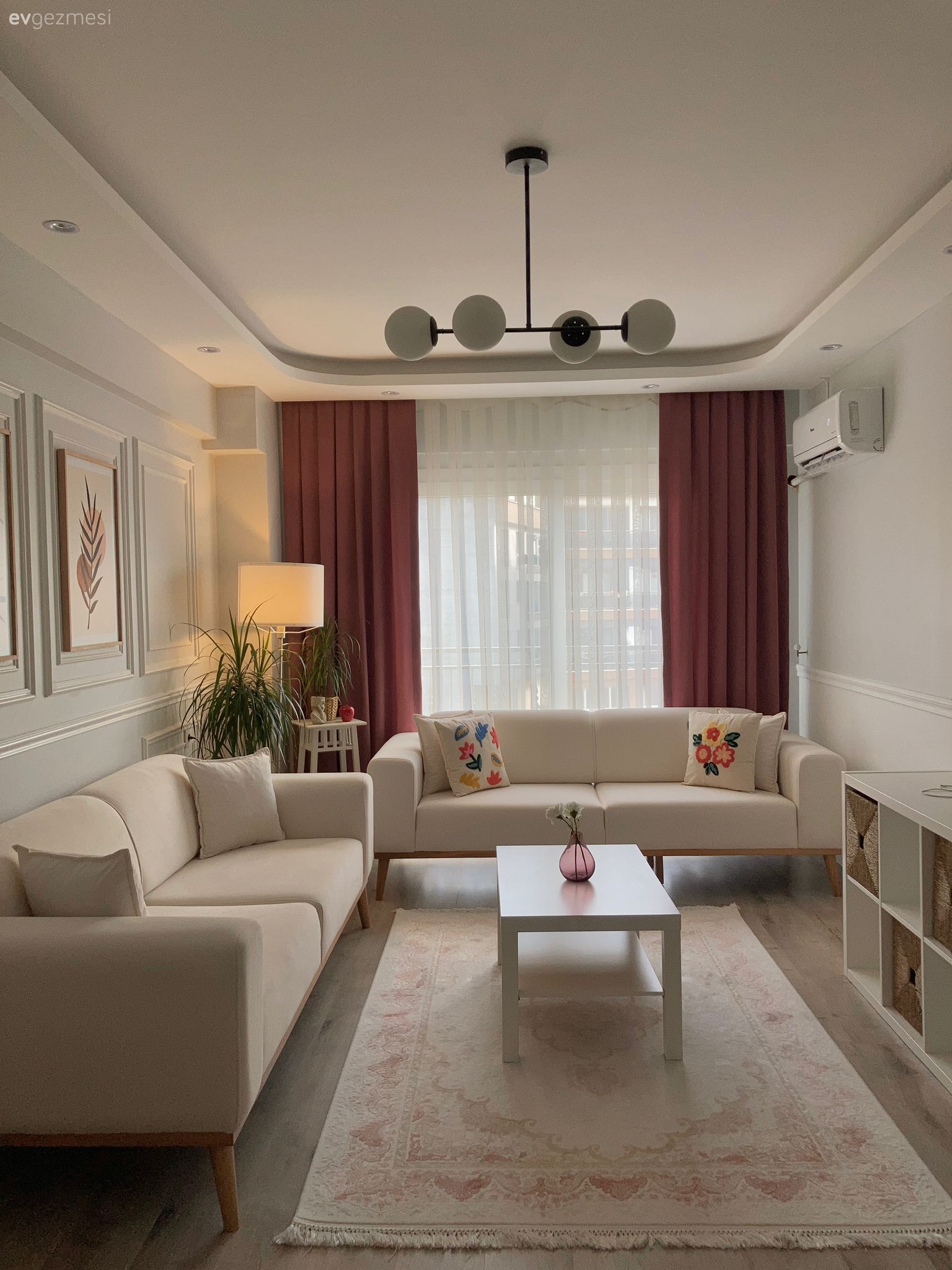 Bu Keyifli Salonda Yeni Alınan Parçalar Hem Şık Hem Konforlu!