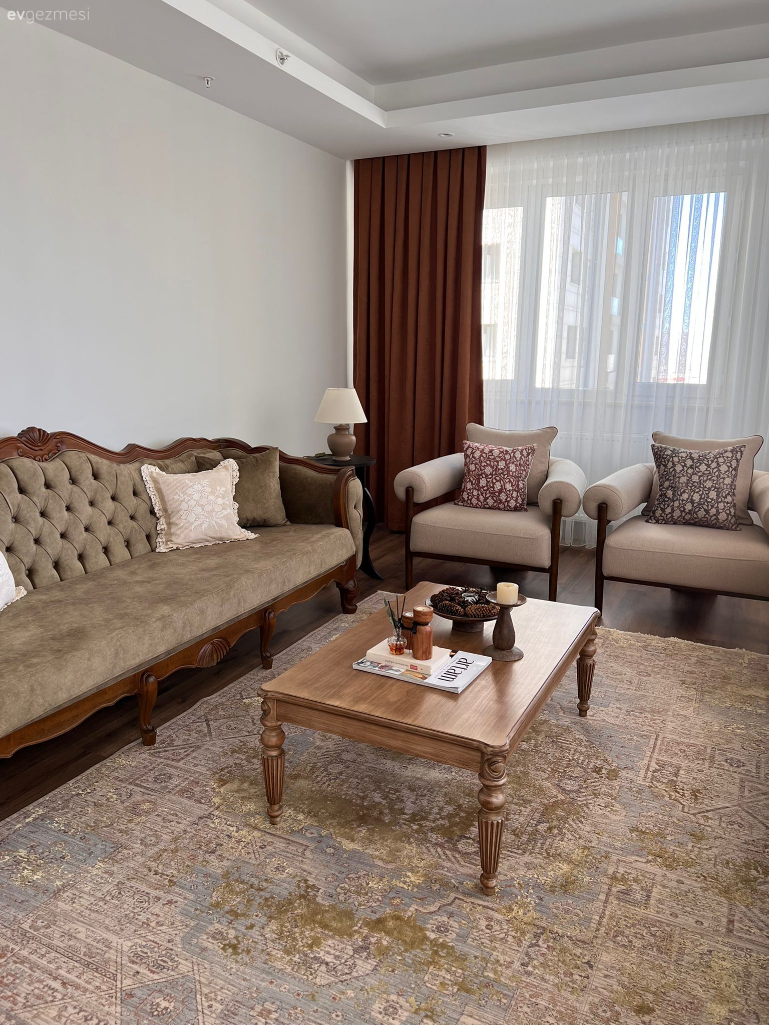 Bu Erzurum Evinde Ayrı Yerlerden Alınan Parçaların Uyumu Var