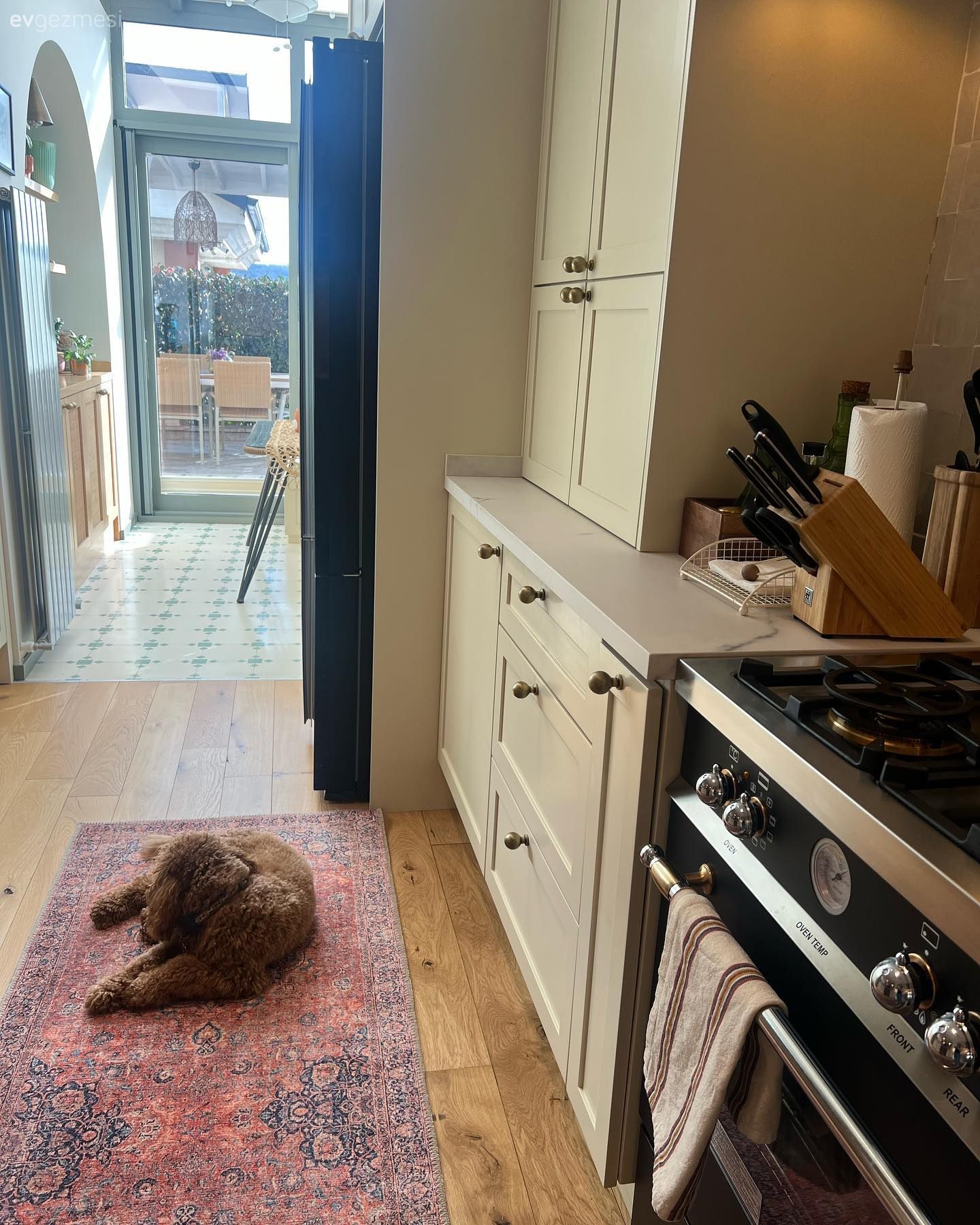 Uskumruköy'deki Bu Evin Mutfağının Büyük Kısmı Eskiden Bahçeymiş!