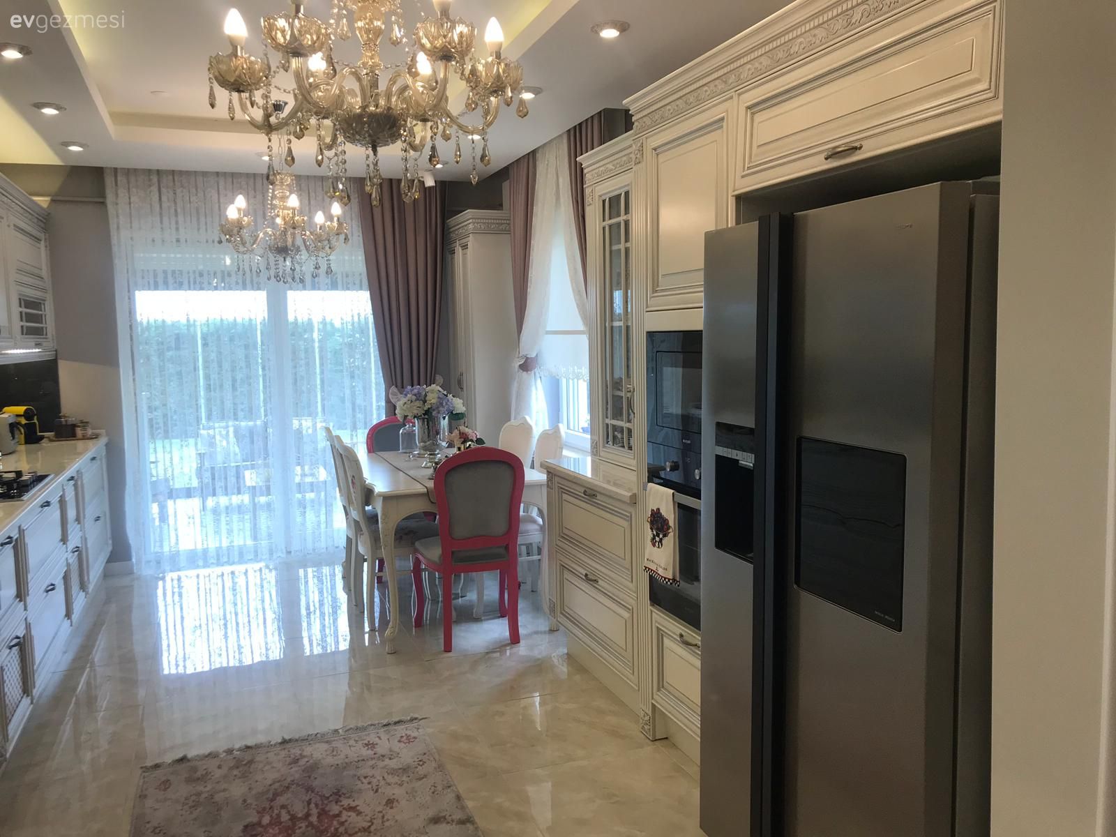 Bu İstanbul Evinin Her Odasında Ayrı Bir Stilin Ruhu Geziniyor