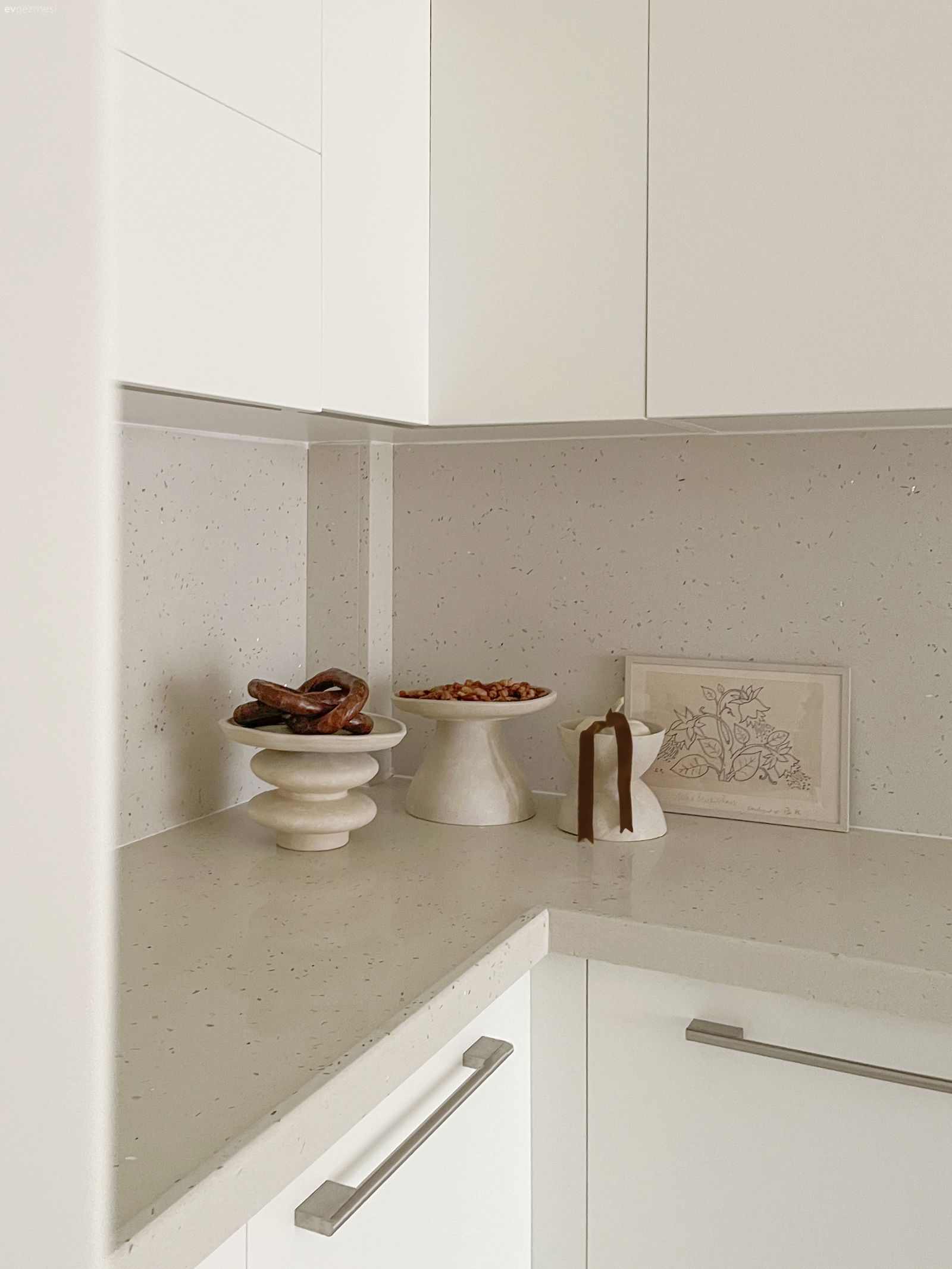 İskandinav, Beyaz, Bej, Kulpsuz mutfak dolabı, Mutfak tezgahı, Mutfak, Mutfak tezgah arası, Tezgah arası doğal taş