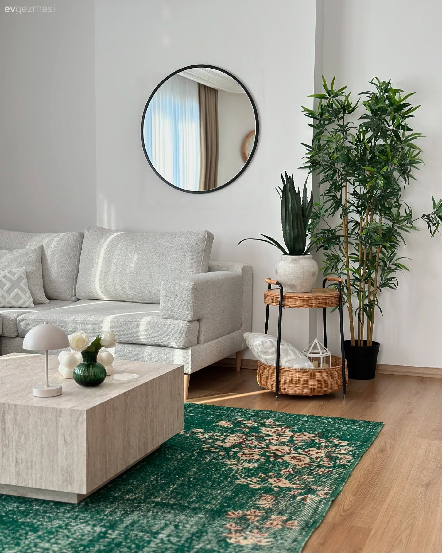 Bu Samimi Dekorun Yıldız Parçası Yeşil Halı