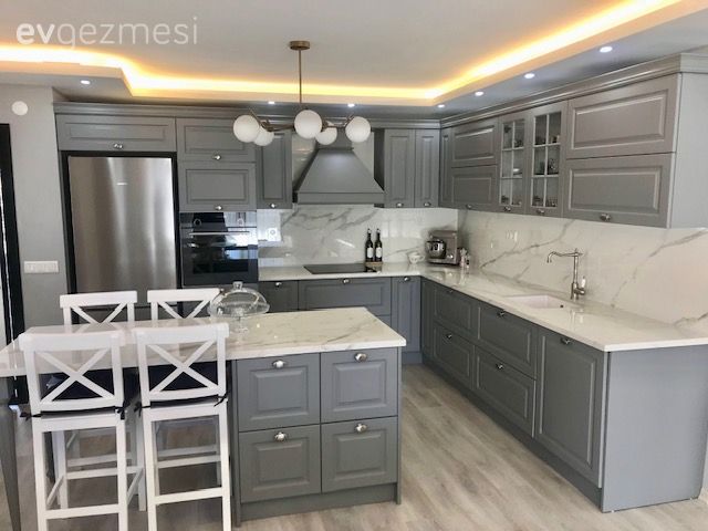 Mutfak, Amerikan Mutfak, Açık konsept yaşam alanı, Gri, Gri mutfak, Beyaz, Ada mutfak, Mutfak tezgahı, Mutfak tezgah arası, Porselen tezgah, Ankastre, Mutfak aksesuarları, Mutfak Avize Modelleri, Sandalye, Parke, Led aydınlatma, Aydınlatma