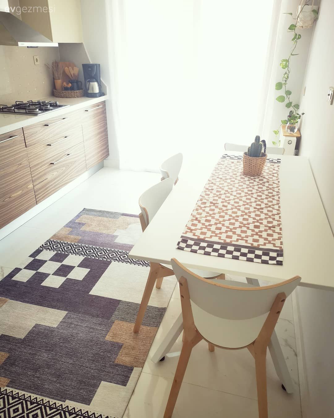 Bu Evdeki Birçok Parça Sahibinden Bir Şeyler Almış