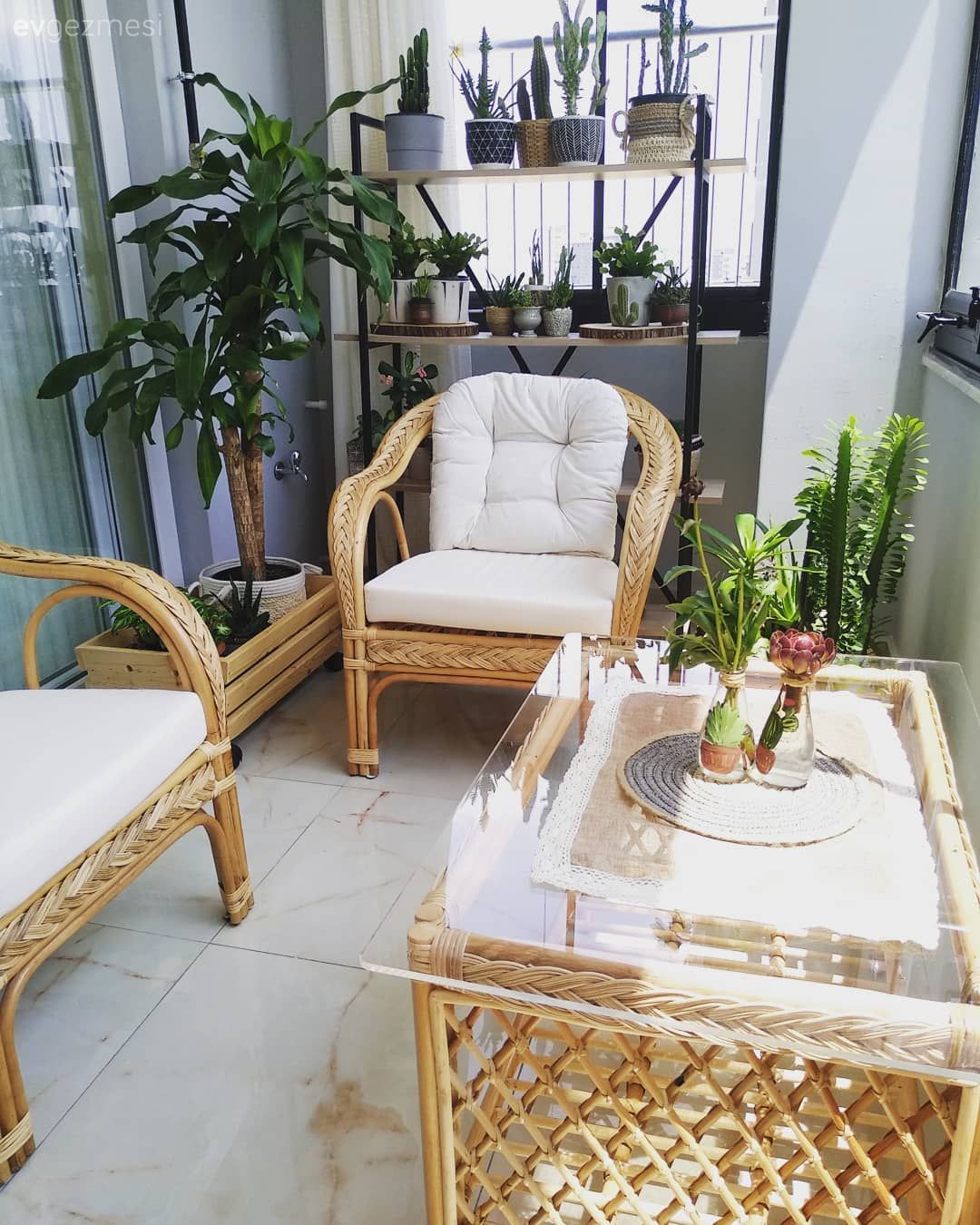 Ev Gezmesi: Modern ve Rustik Detayların Sıcacık Buluşması