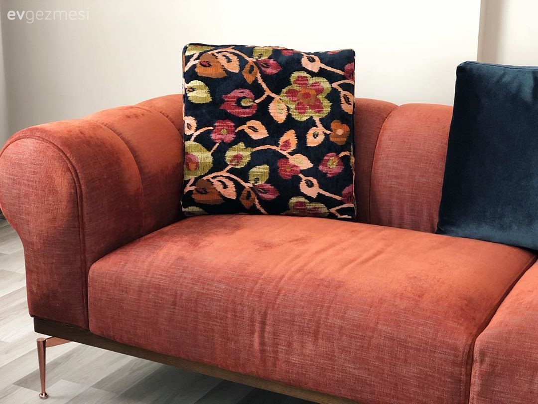 Salon, Turuncu, Lacivert, Koltuk takımı, Kırlent, Ev tekstili, Çiçekli desen, Desenler