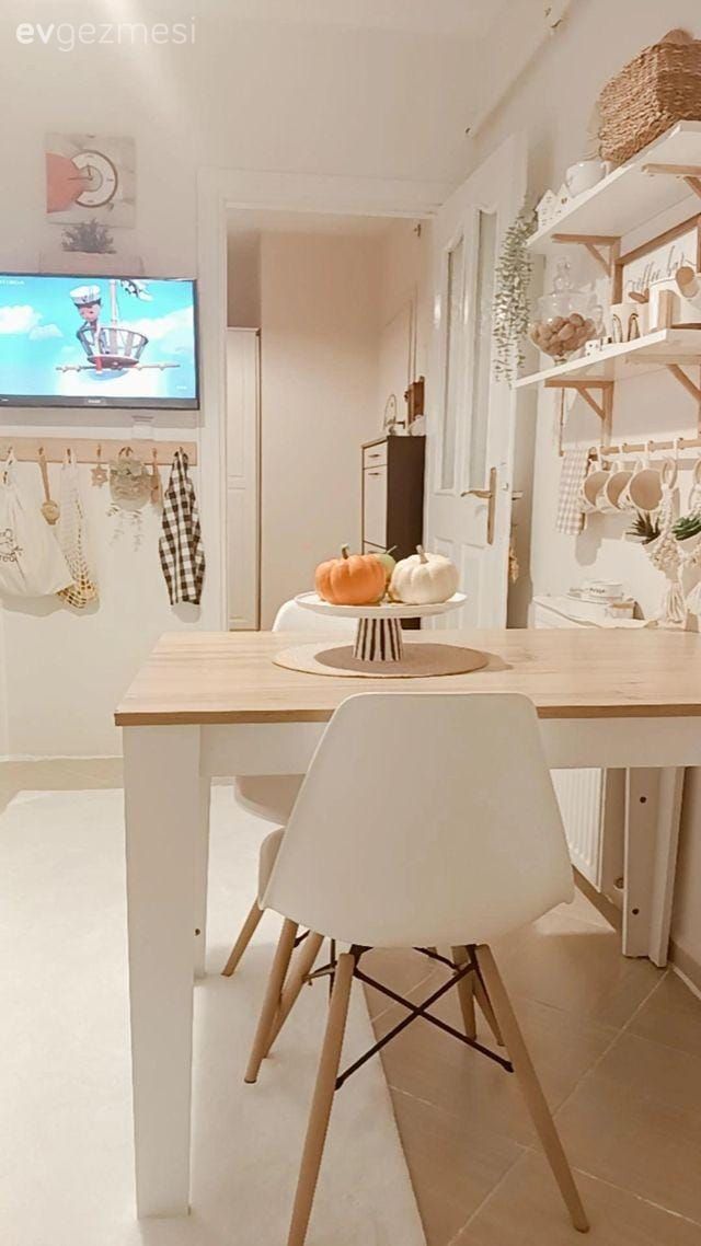 Mutfak, Country mutfak, Beyaz, Beyaz ve ahşap mutfak, Mutfak rafı, Sandalye, Mutfak aksesuarları