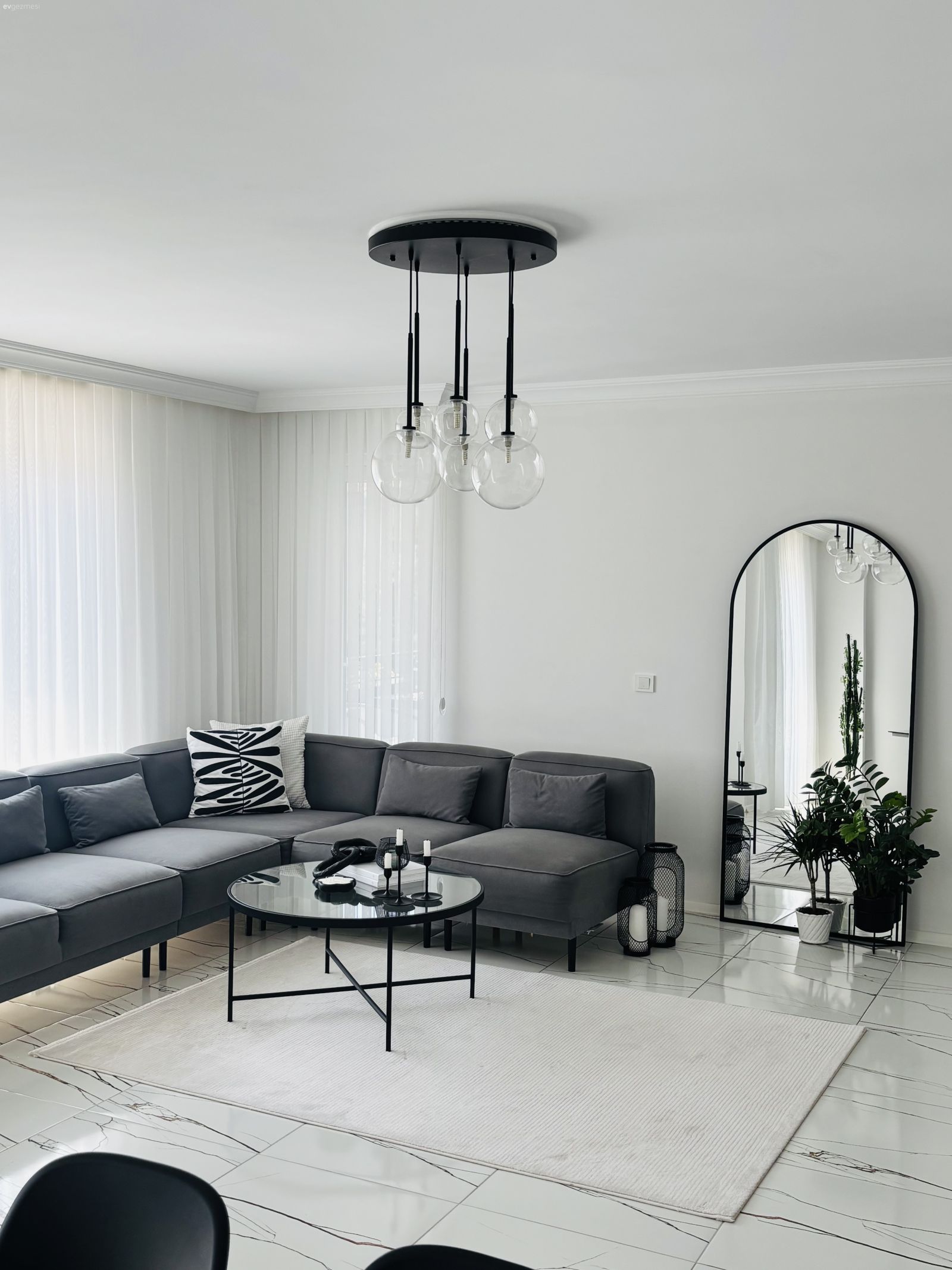 Renkler Kontrast Tarz Modern: Amasya'dan L- Tipi Bir Salon