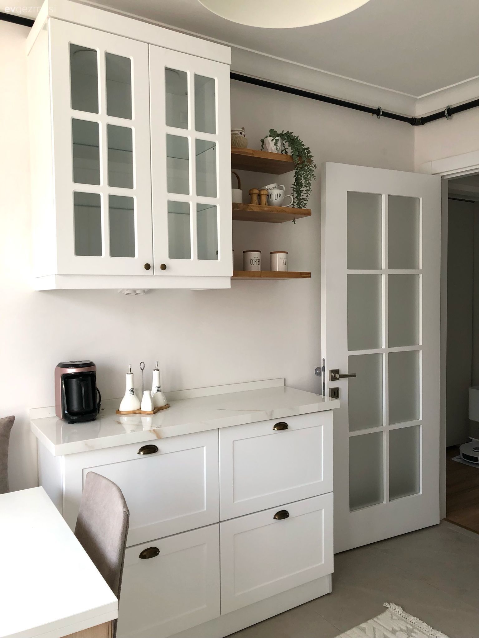 Bu İzmir Evinde Küçük Alanlara Uygun Tasarımlar Var