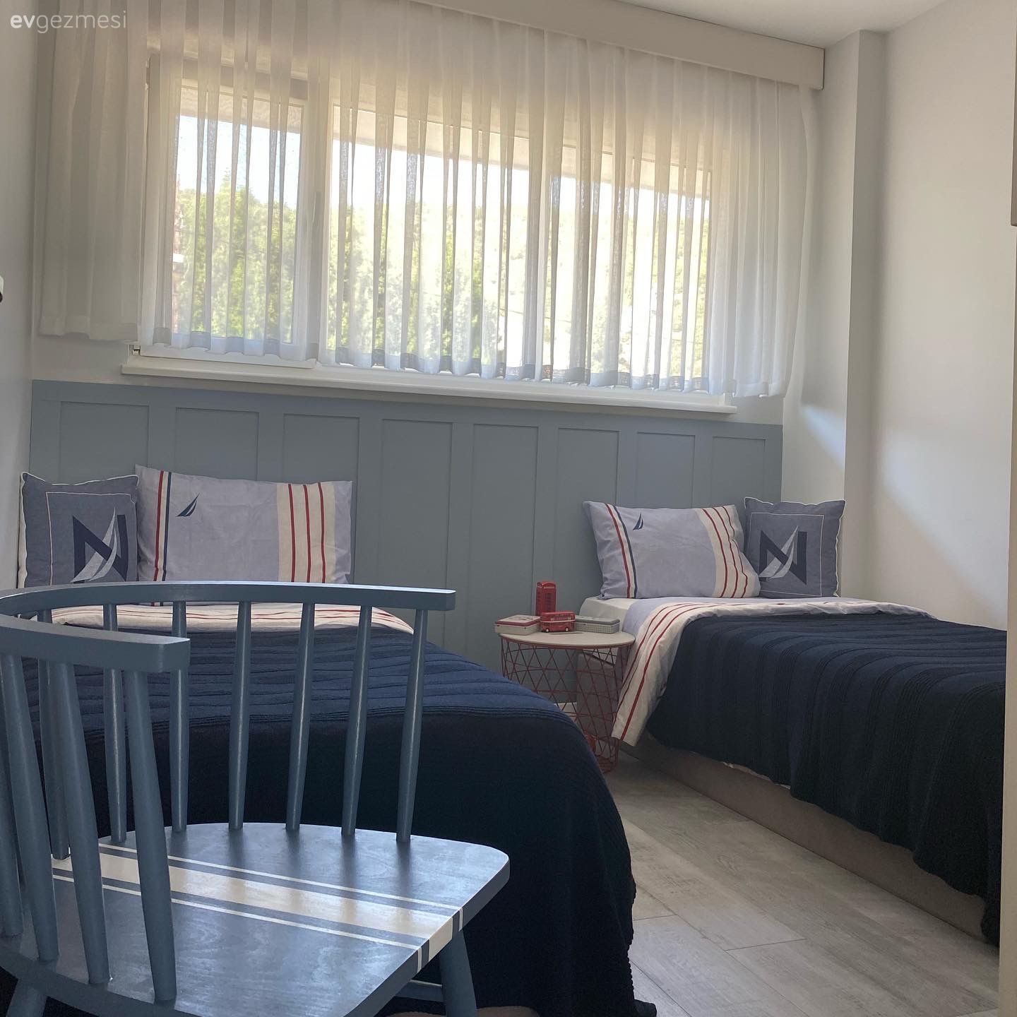 Değişimde Boyanın Gücü: Yeni Renkleriyle Güzelleşen Bir Hereke Yazlığı!