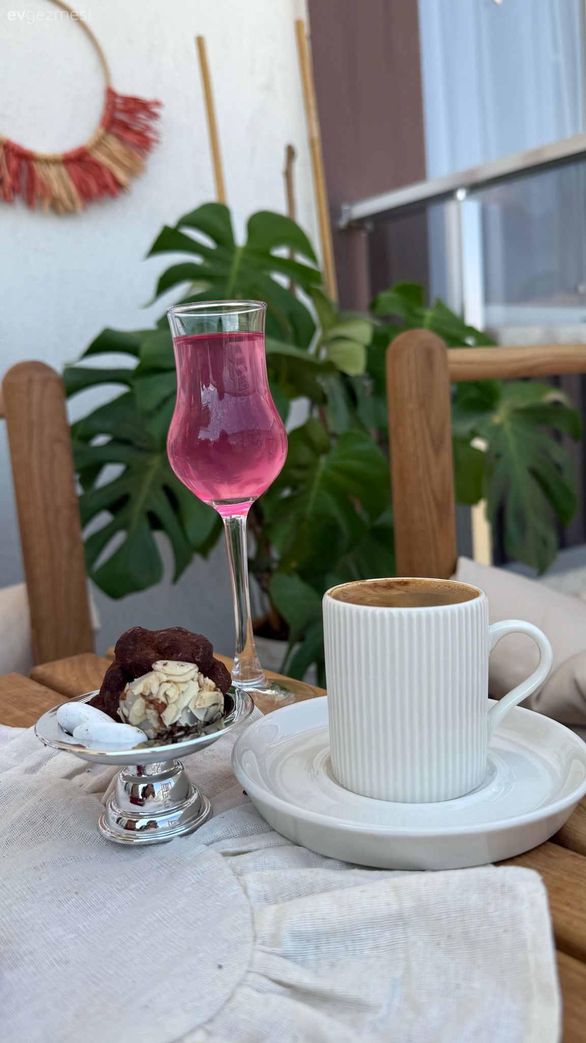 Bu Afyon Balkonu Konfor ve Keyif İçin Gerekenlere Sahip