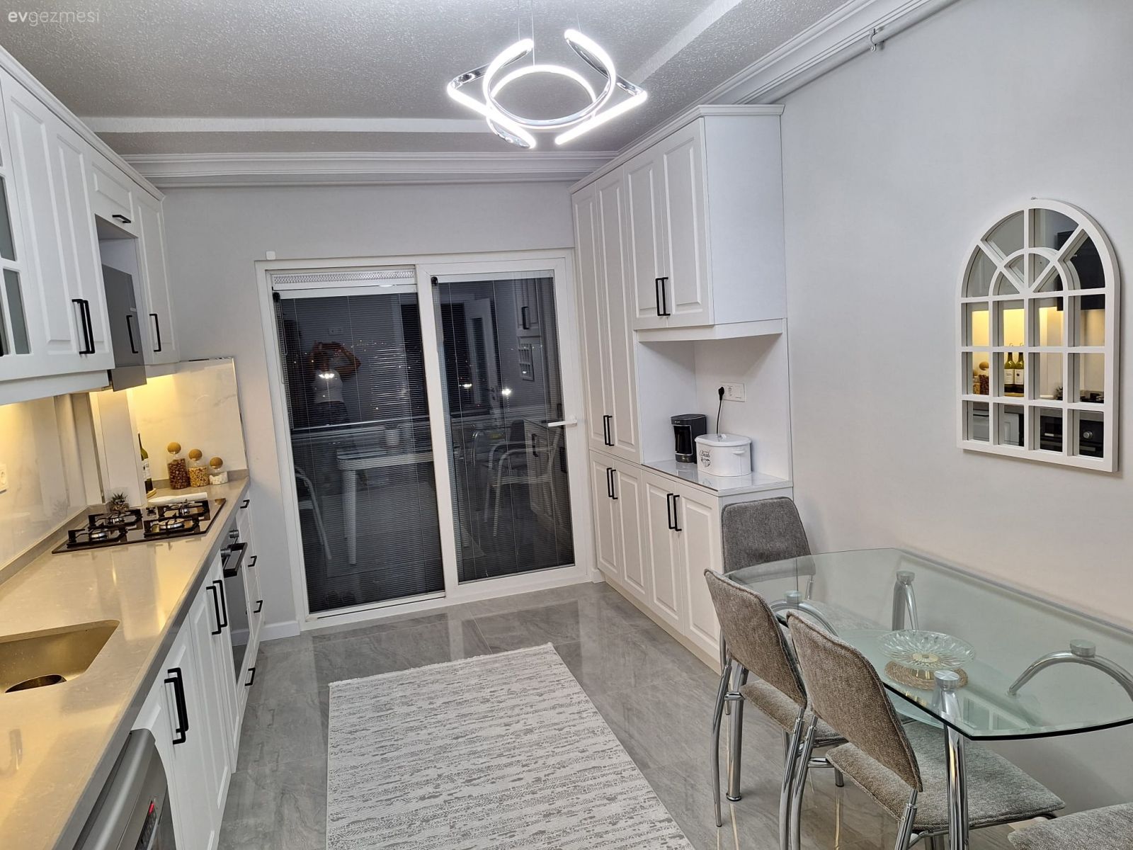 Cam masa, Mutfak sandalyesi