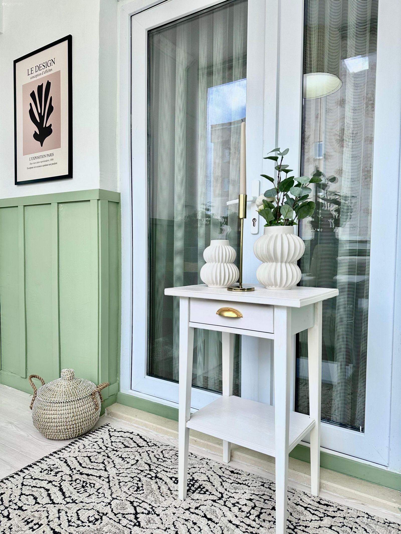 Bu Samimi Country Evin Balkonunun da İçeriden Farkı Yok!