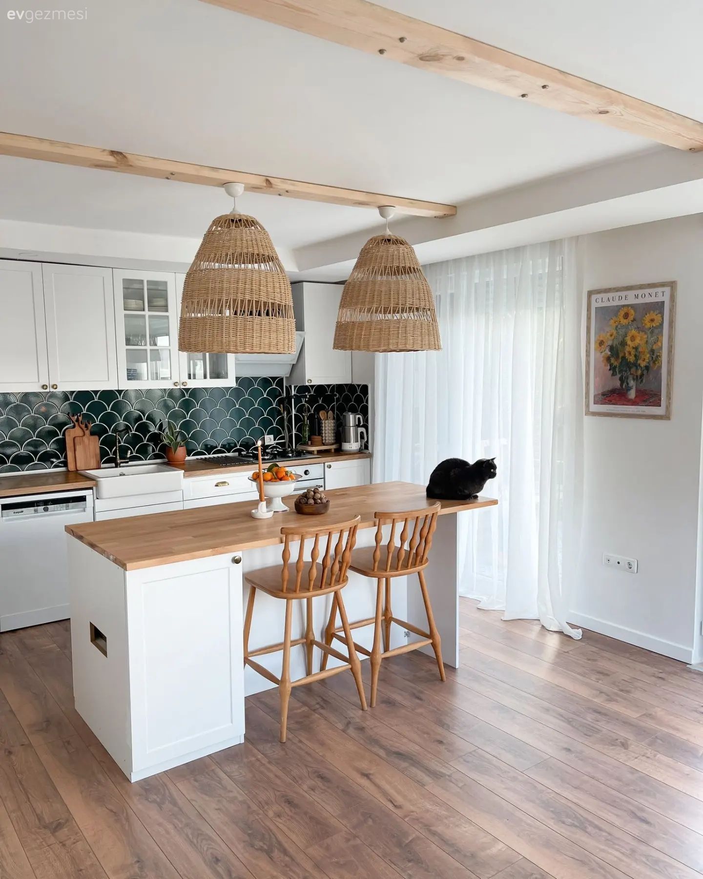 Tezgah Arasından Seslenen Seramikler Bu Mutfağın Cazibe Noktası!