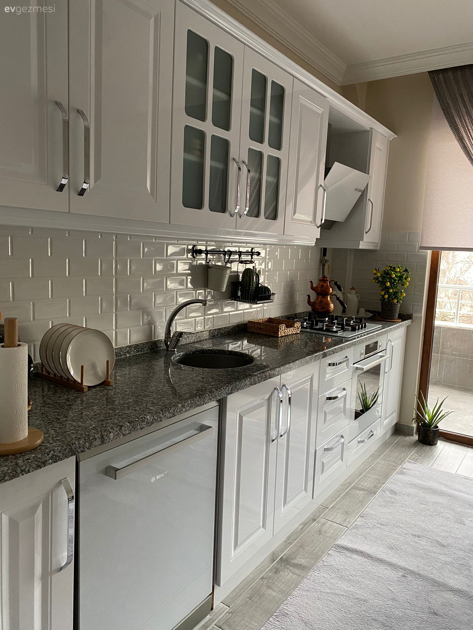 Bu Uyumlu Evde Eşyalar Mutluluğa Giden Yolda Aracı