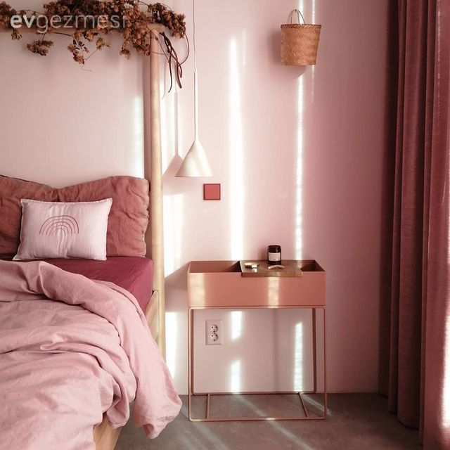 Yatak Odası, İskandinav, Pembe, Gri, Beyaz, Yatak tacı, Fon perde, Perde, Yatak örtüsü, Komodin