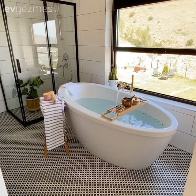 Ebeveyn banyosu, Beyaz, Siyah, Banyo, Banyo seramikleri, Aplik, Aydınlatma, Küvet, Duşakabin, Banyo aksesuarları