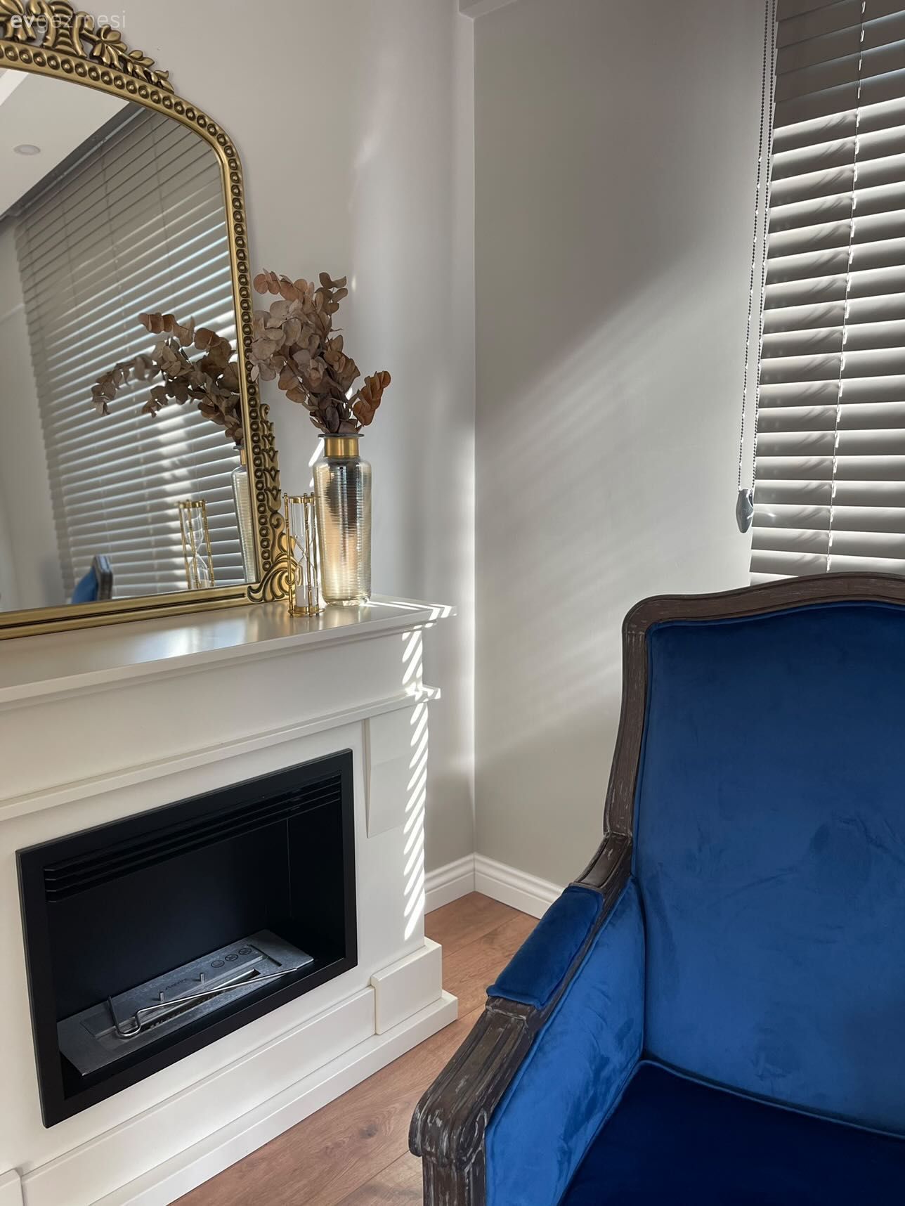 Boy aynası, Ayna, Şömine, Jaluzi, Parlament mavisi, Vazo, Ev Aksesuar, Berjer, Altın