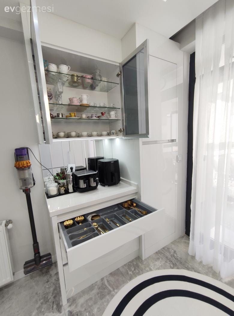 Bu Beyaz Mutfakta Dolaplar Modern Detaylar Country!