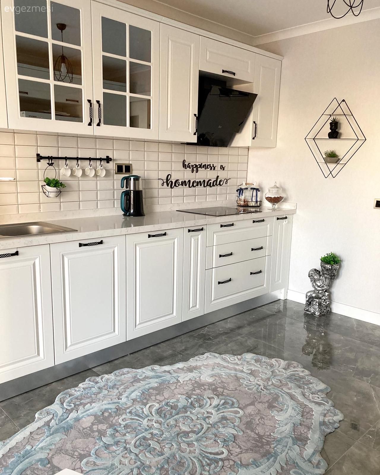 Mutfak, Beyaz, Gri, Siyah, Country mutfak, Davlumbaz, Shaker kapaklı dolaplar, Mutfak tezgahı, Mutfak tezgah arası, Metro seramik, Seramik, Mutfak zemin seramikleri, Mutfak halısı, Sandalye, Mutfak masası, Mutfak aksesuarları