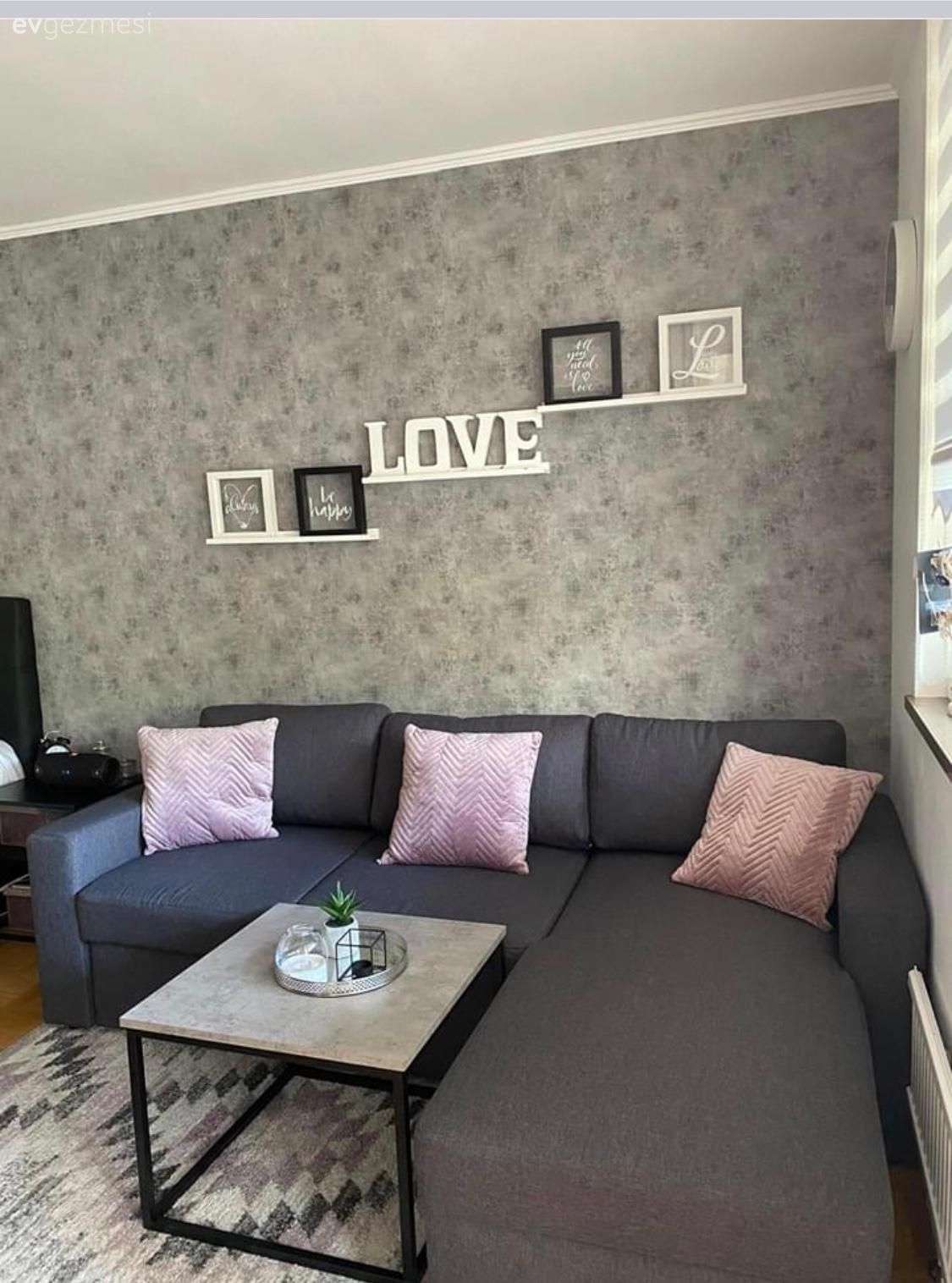 Çocuk Odası, Beyaz, Gri, Köşe koltuk, Koltuk takımı, Duvar dekorasyonu, Pudra pembe, Duvar rafı, Çerçeve, Orta sehpa, Sehpa, Halı