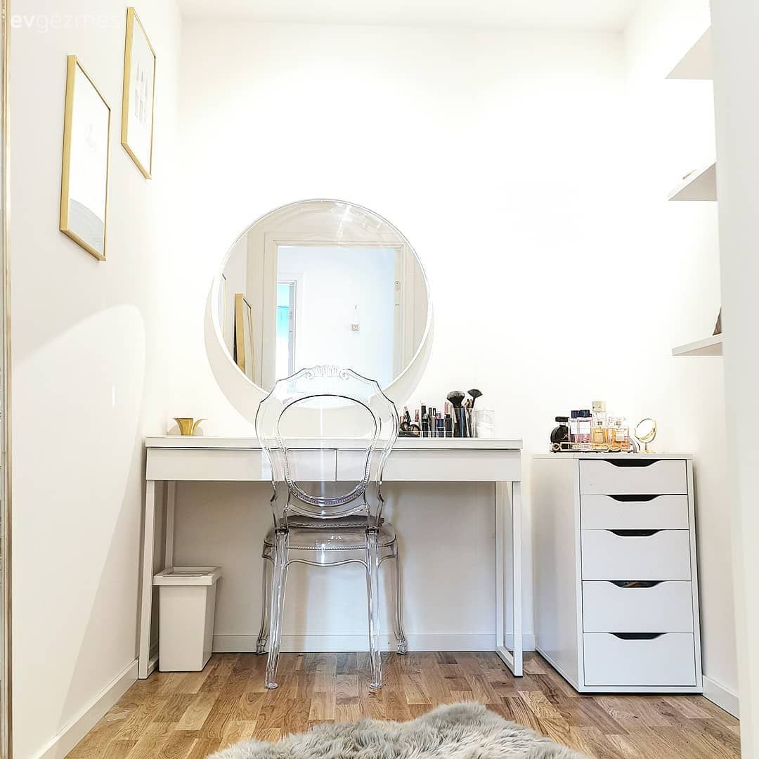 Makyaj masası, Makyaj aynası, Beyaz, Yuvarlak ayna, Dekoratif ayna, Sandalye, Tablo, Duvar dekorasyonu, Şifonyer, Yatak Odası