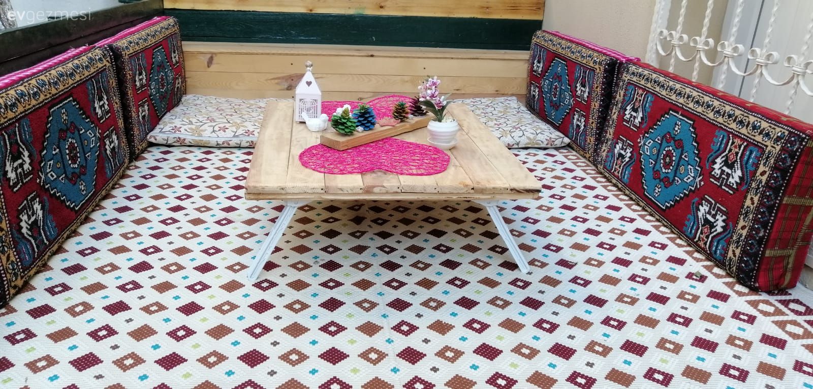 Bahçe, Bahçe masası, Sandalye, Mavi, Pembe