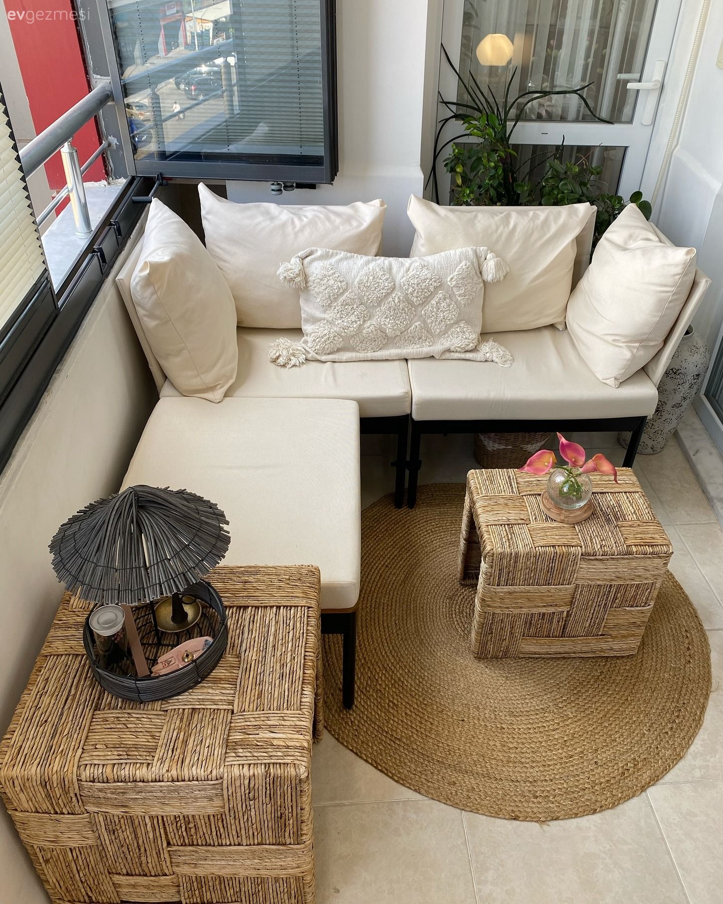 Bu Gaziantep Balkonu Portatif Mobilyasıyla Çok Kullanışlı