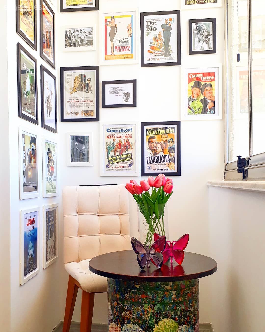 Balkon, Salıncak, Kırlent, Balkon duvar dekorasyonu, Duvar panosu, Pop art, Balkon masası, Balkon çiçekleri, Sandalye