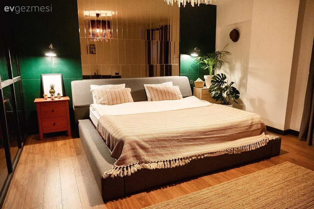 Yatak Odası, Modern, Yeşil duvar, Ayna, Komodin, Aplik, Aydınlatma, Parke