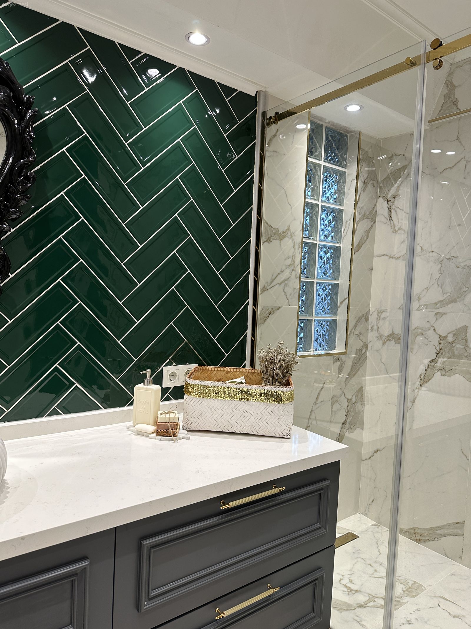 Banyo, Yeşil, Antrasit  , Altın, Beyaz, Duşakabin, Banyo dolabı, Shaker kapaklı dolaplar, Mutfak, Banyo seramikleri