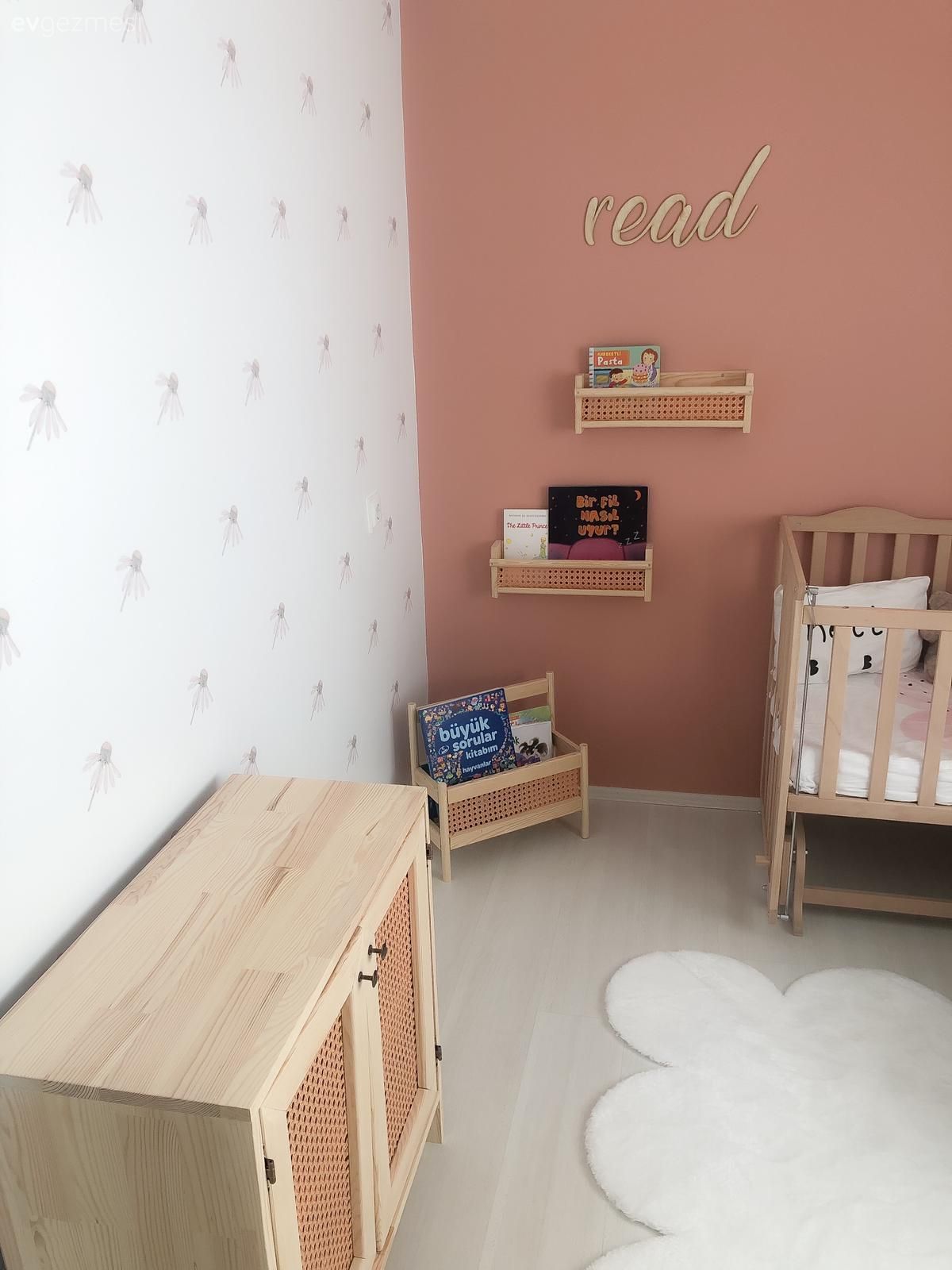 Çocuk Odası, Pembe duvar, Beyaz, Beşik, Bebek odası, Çocuk odası halısı, Çocuk odası duvar dekorasyonu